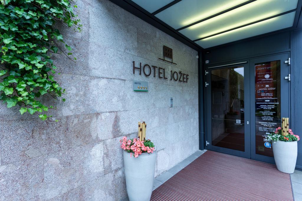 Hotel Jozef Idrija Extérieur photo